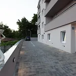 Bella Figura I